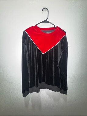 Forever 21 Men Black Velvet Top with Red Trim